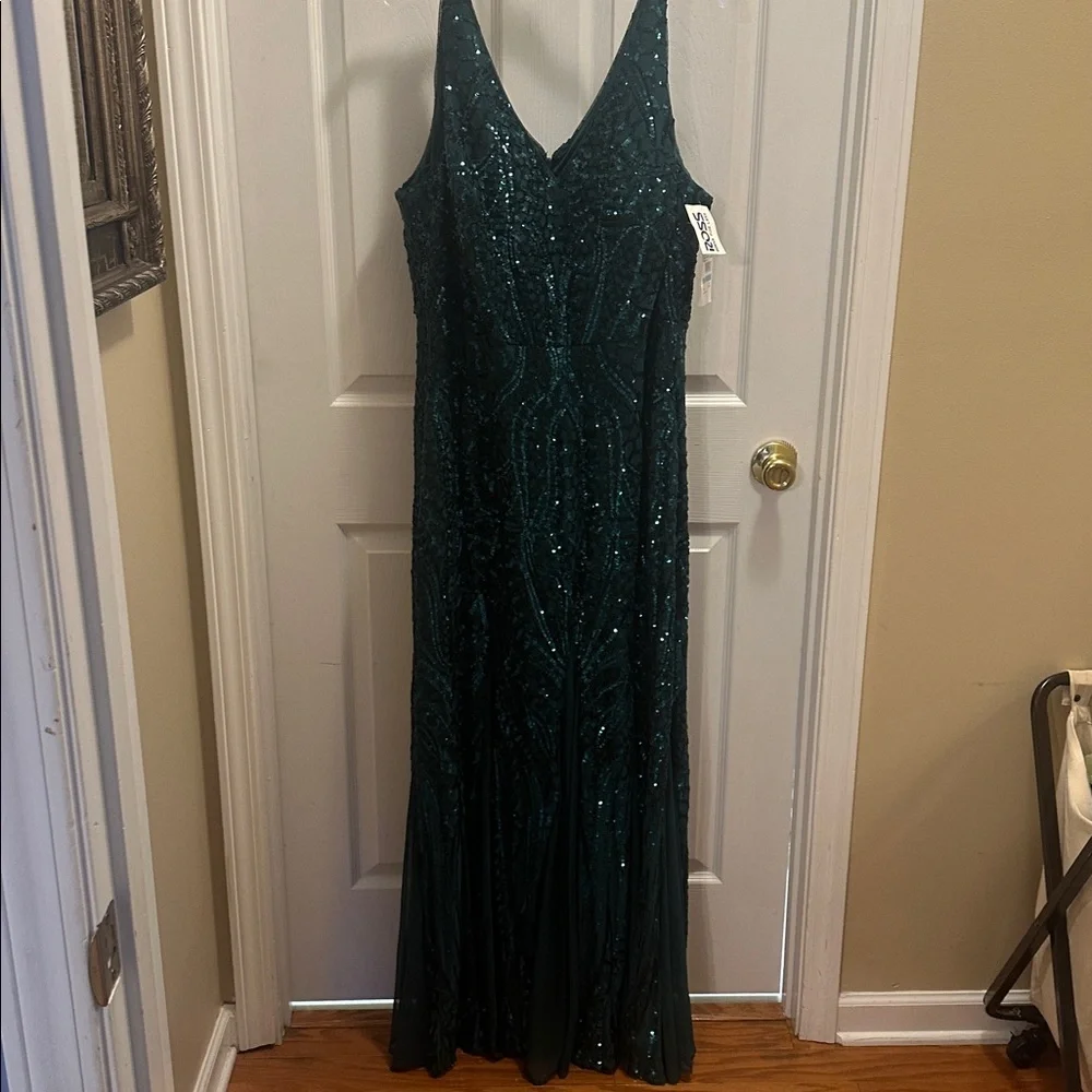 Formal/Prom Sequin V-Neck Dress Emerald Green - Picture 4 of 6